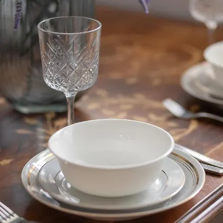 Retro-style In By Renters *
