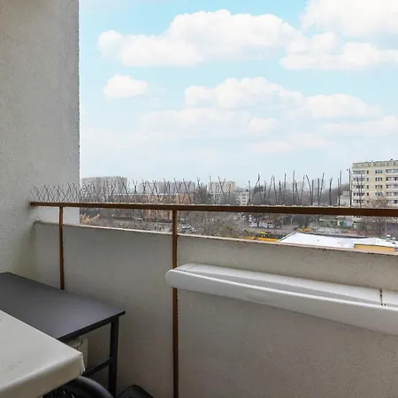 Retro-style In By Renters 华沙